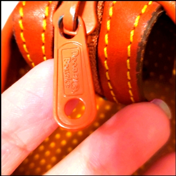 NWOT DOONEY & BOURKE CABRIO LEATHER DOT SHOULDER BAG - Picture 11 of 17